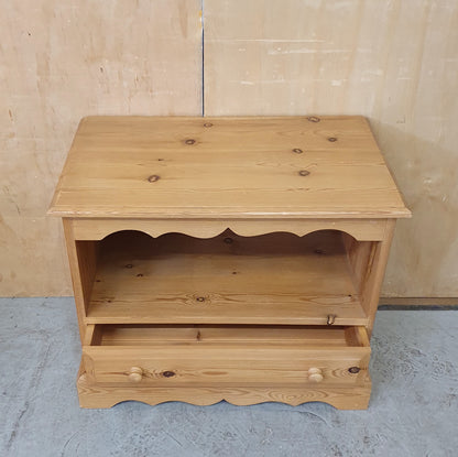 Small Pine TV Stand with Decorative Edges and 1 Bottom Drawer - EL104070