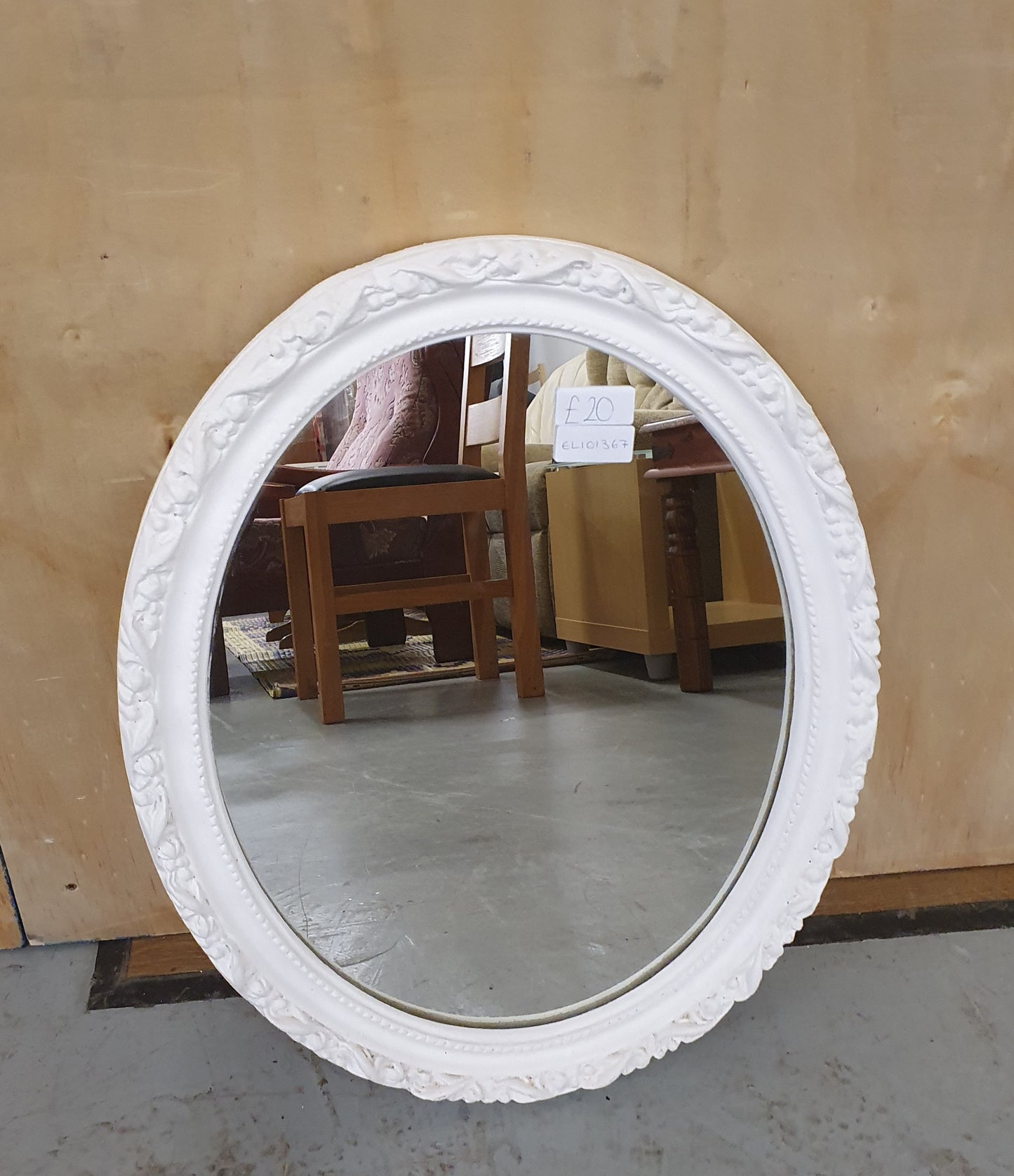 White Oval Mirror - EL101367