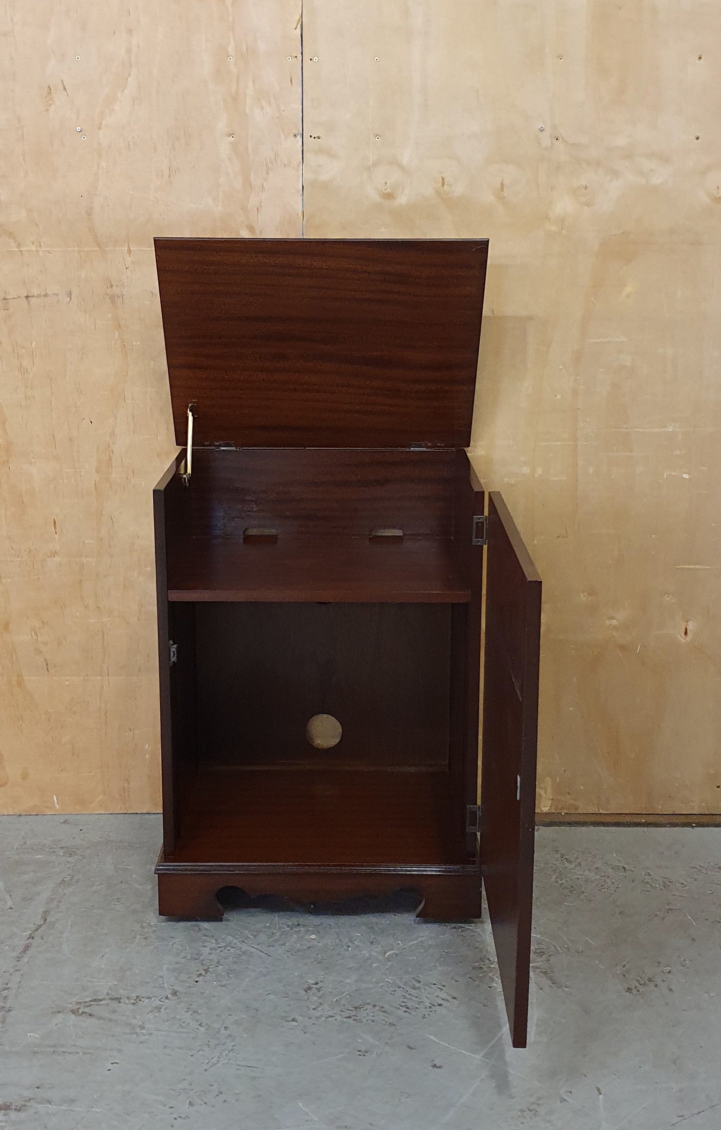 Small Mahogany Cabinet with 1 Door and Open Top Lid - 180925-01