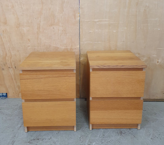 2 Matching Wood Bedside Cabinets - 104126 / 104127