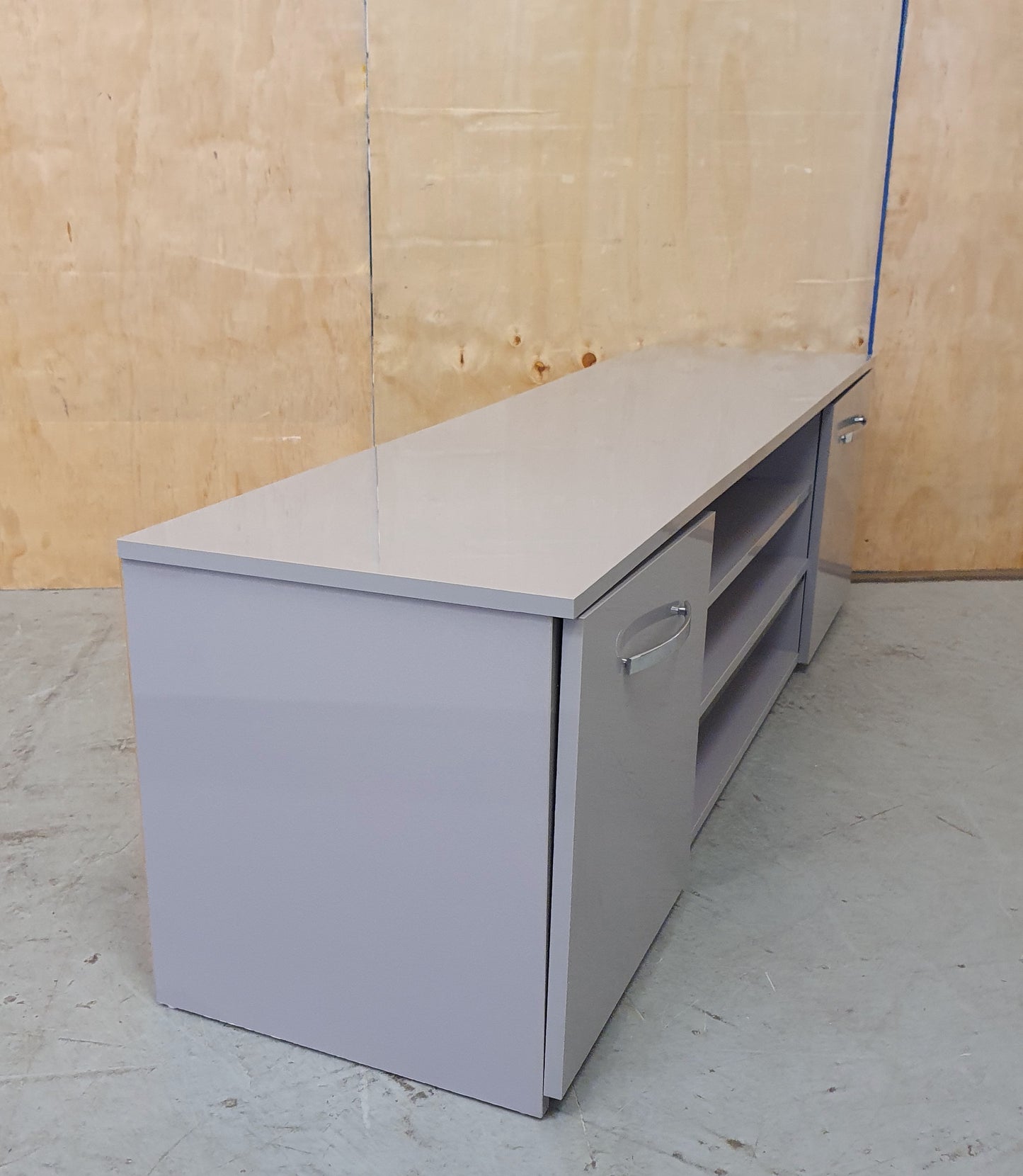Large Grey High Gloss TV Stand with 2 Doors and Centre Shleving - 104045