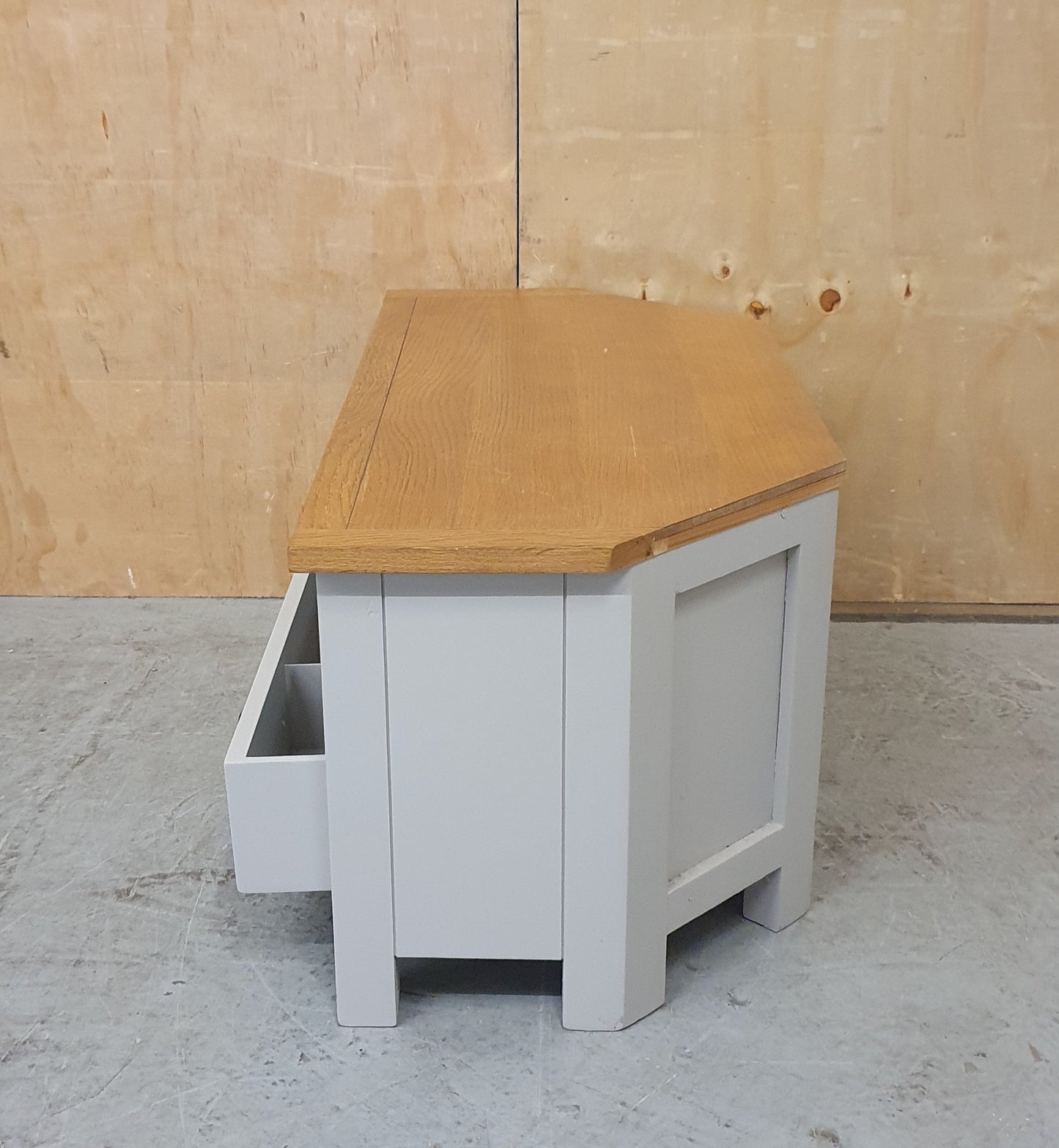 Grey Wood TV Stand with 1 Drawer - EL104500