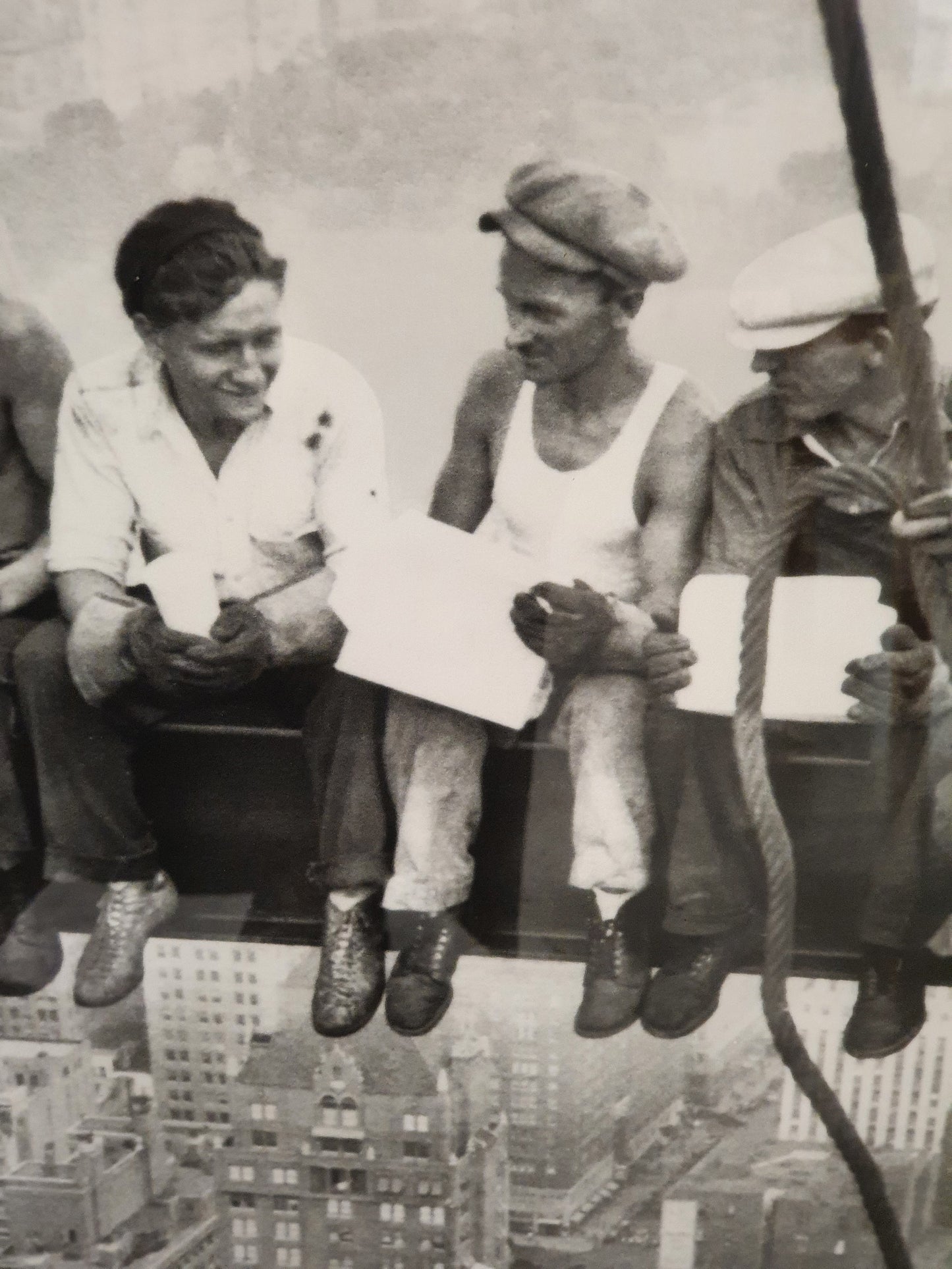 New York Steel Workers Lunch Atop a Skyscraper - EL101311