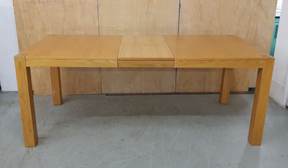 Large Oak Extendable Dining Table - EL104582