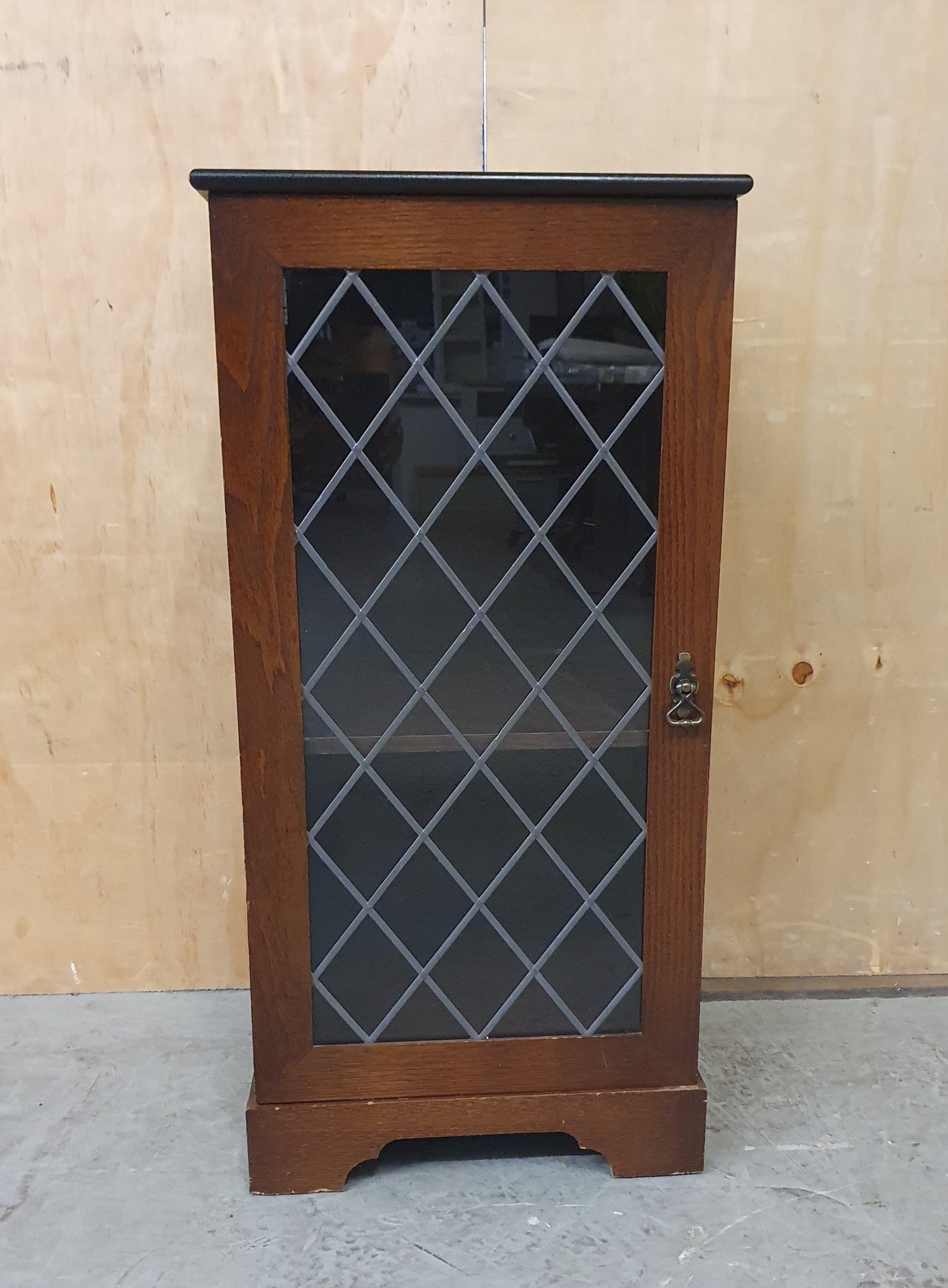 Mahogany Glass Door Cabinet with 1 Internal Shelf - EL104533