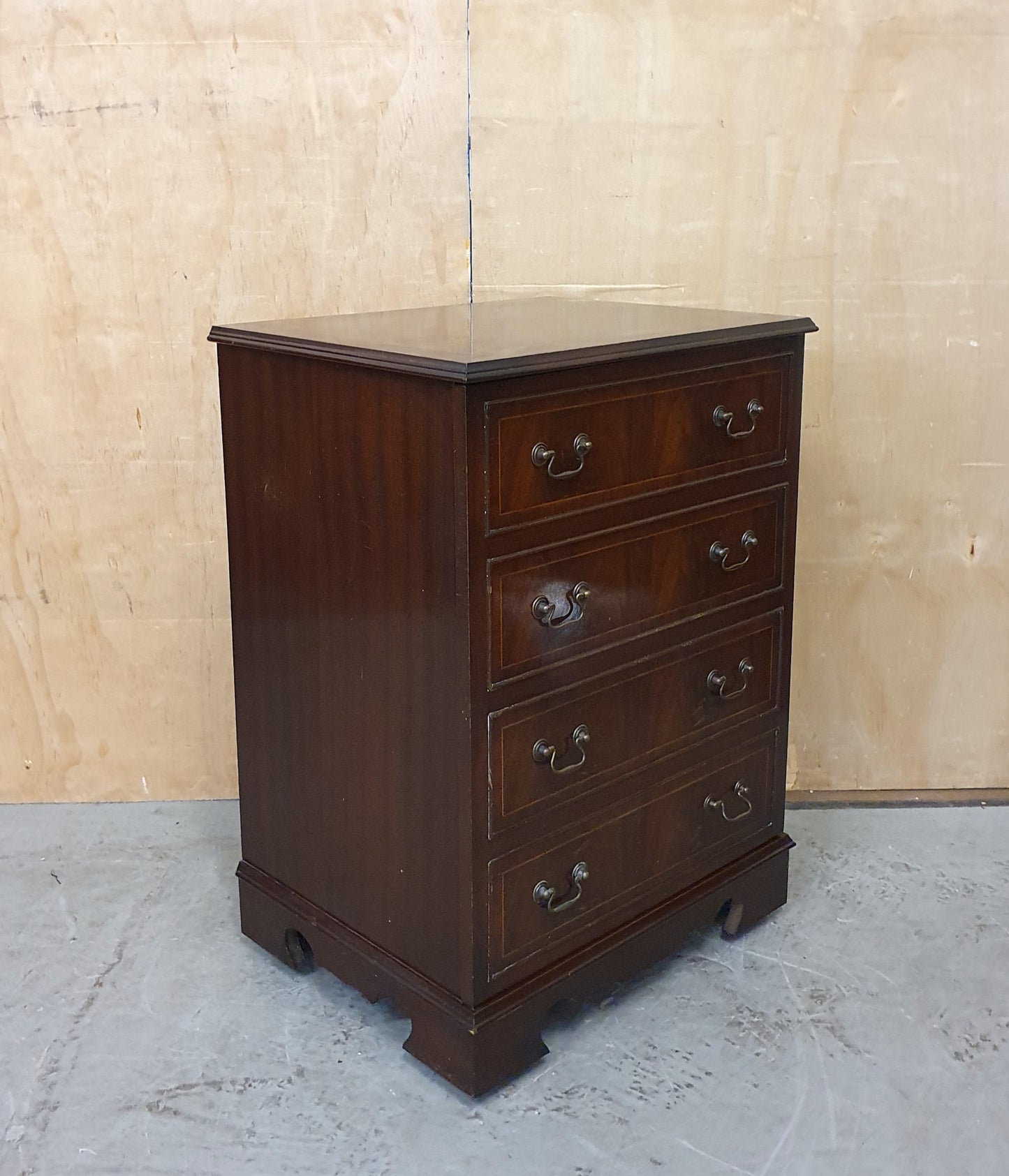 Small Mahogany Cabinet with 1 Door and Open Top Lid - 180925-01