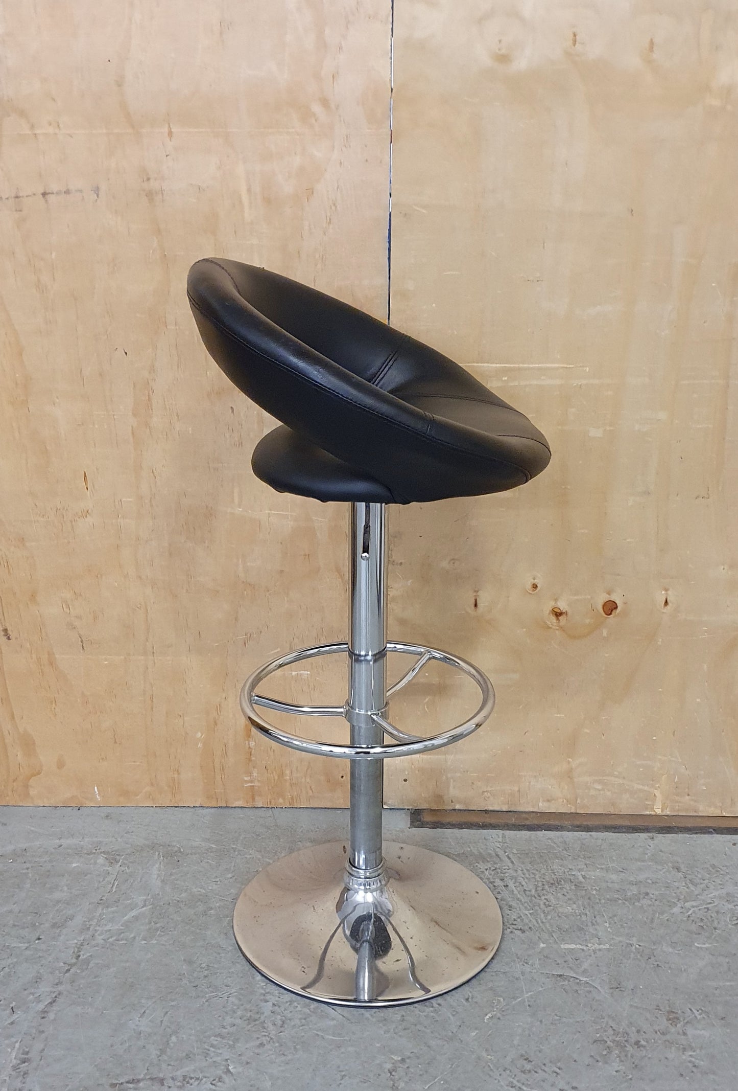 Single Black Faux Leather Height Adjustable Bar Stool with Chrome Base - EL104577